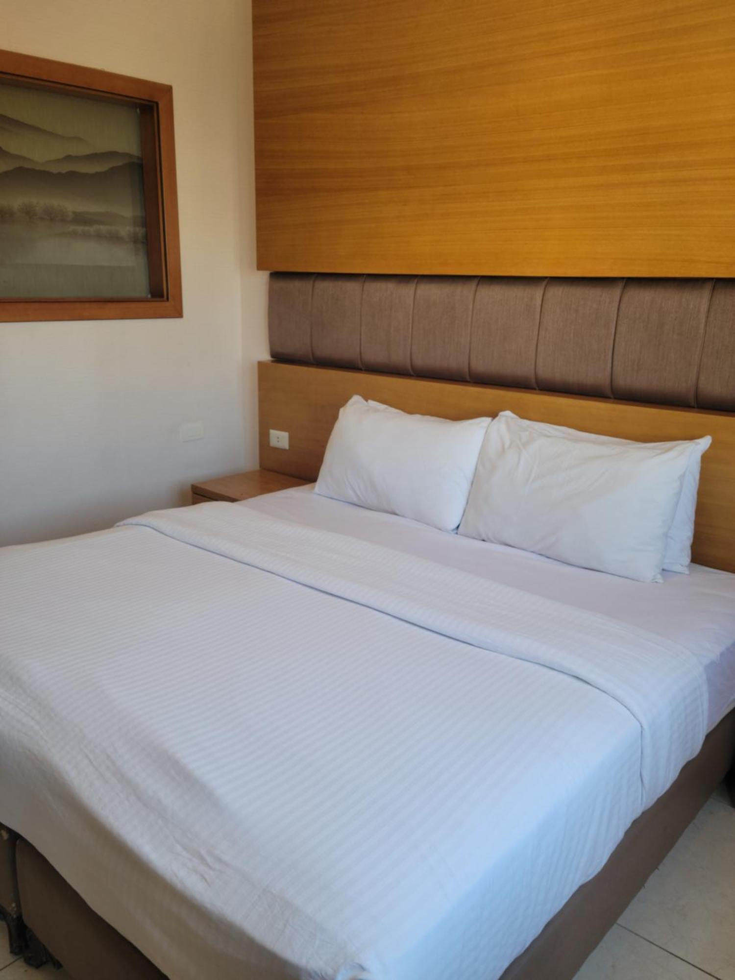 Big Ben Hotel Suites Амман Экстерьер фото
