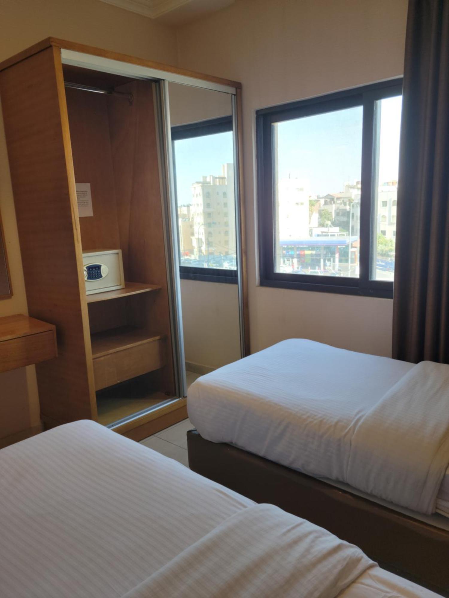 Big Ben Hotel Suites Амман Экстерьер фото
