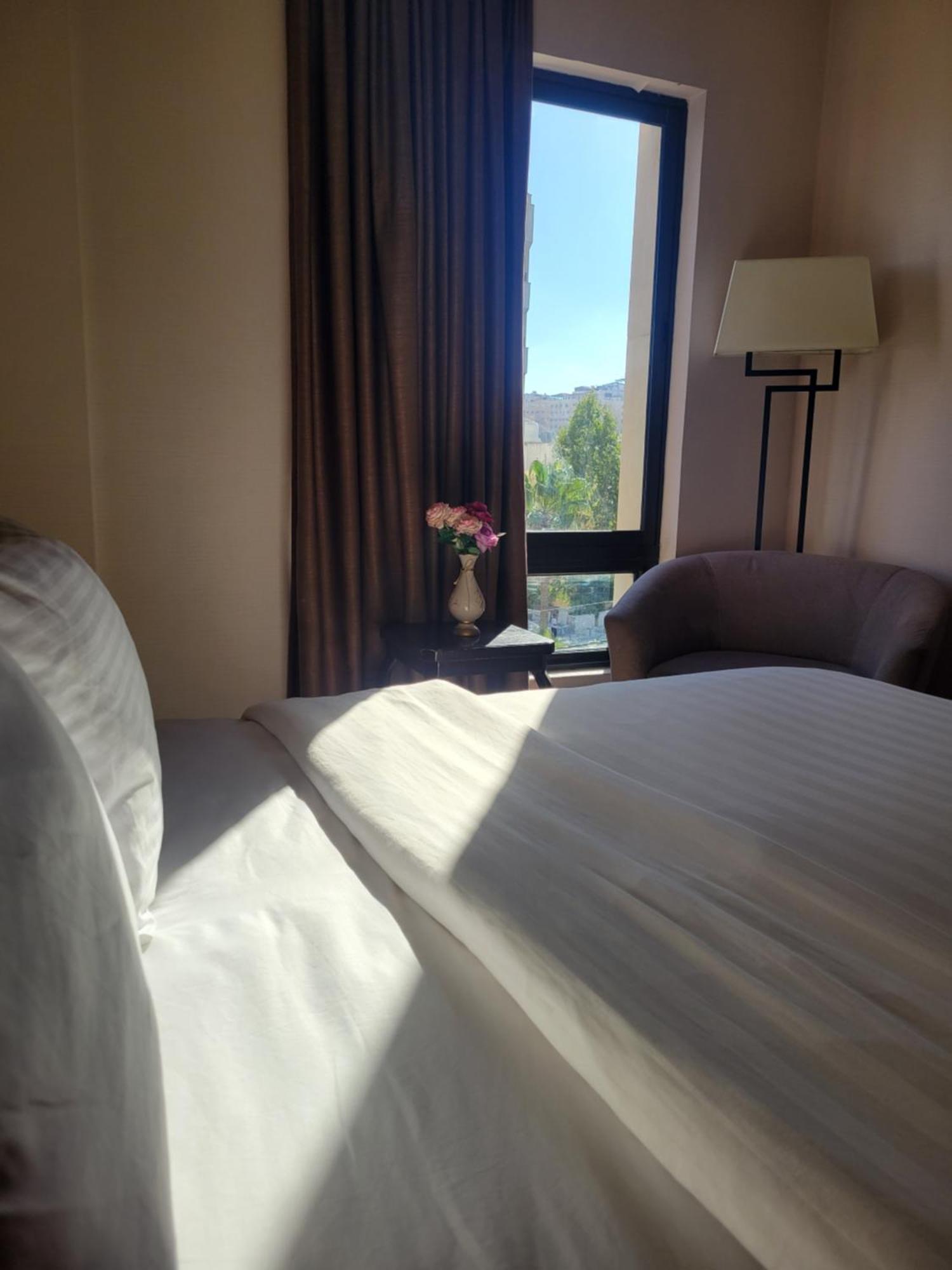 Big Ben Hotel Suites Амман Экстерьер фото