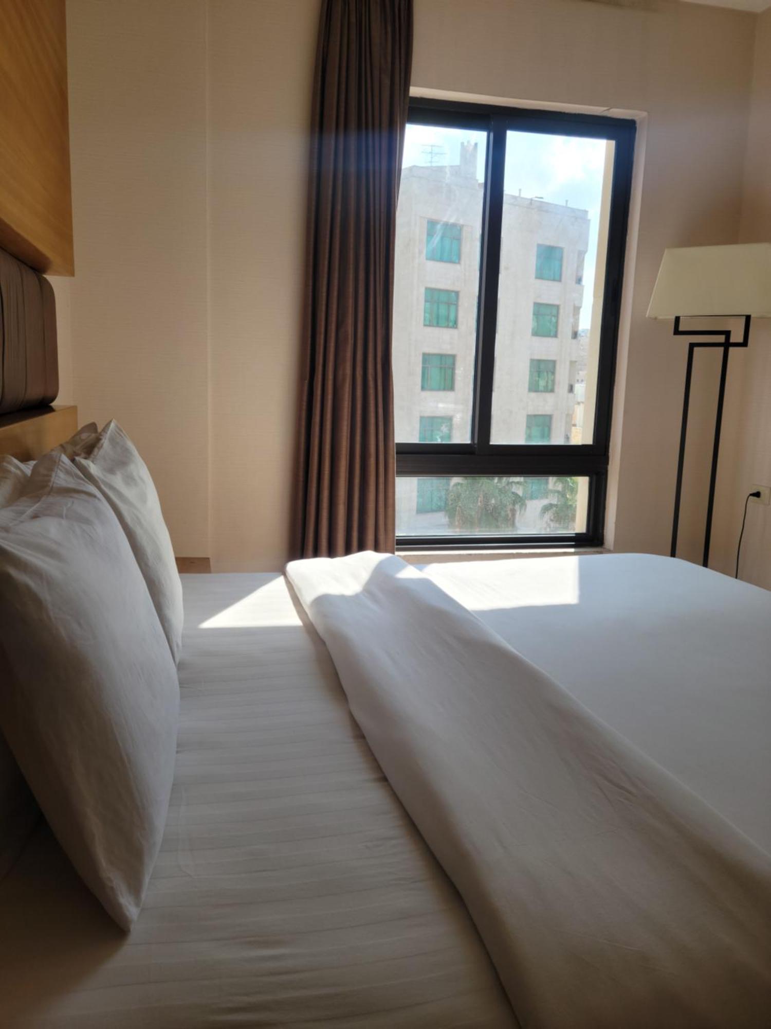 Big Ben Hotel Suites Амман Экстерьер фото
