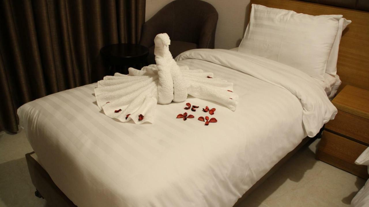 Big Ben Hotel Suites Амман Экстерьер фото